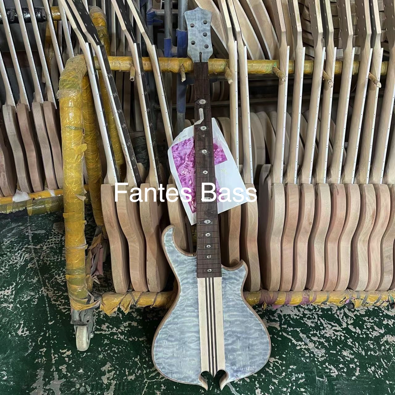 Custom Alem Flamed Maple Top C - Bass Guitar Strings 评论和价格